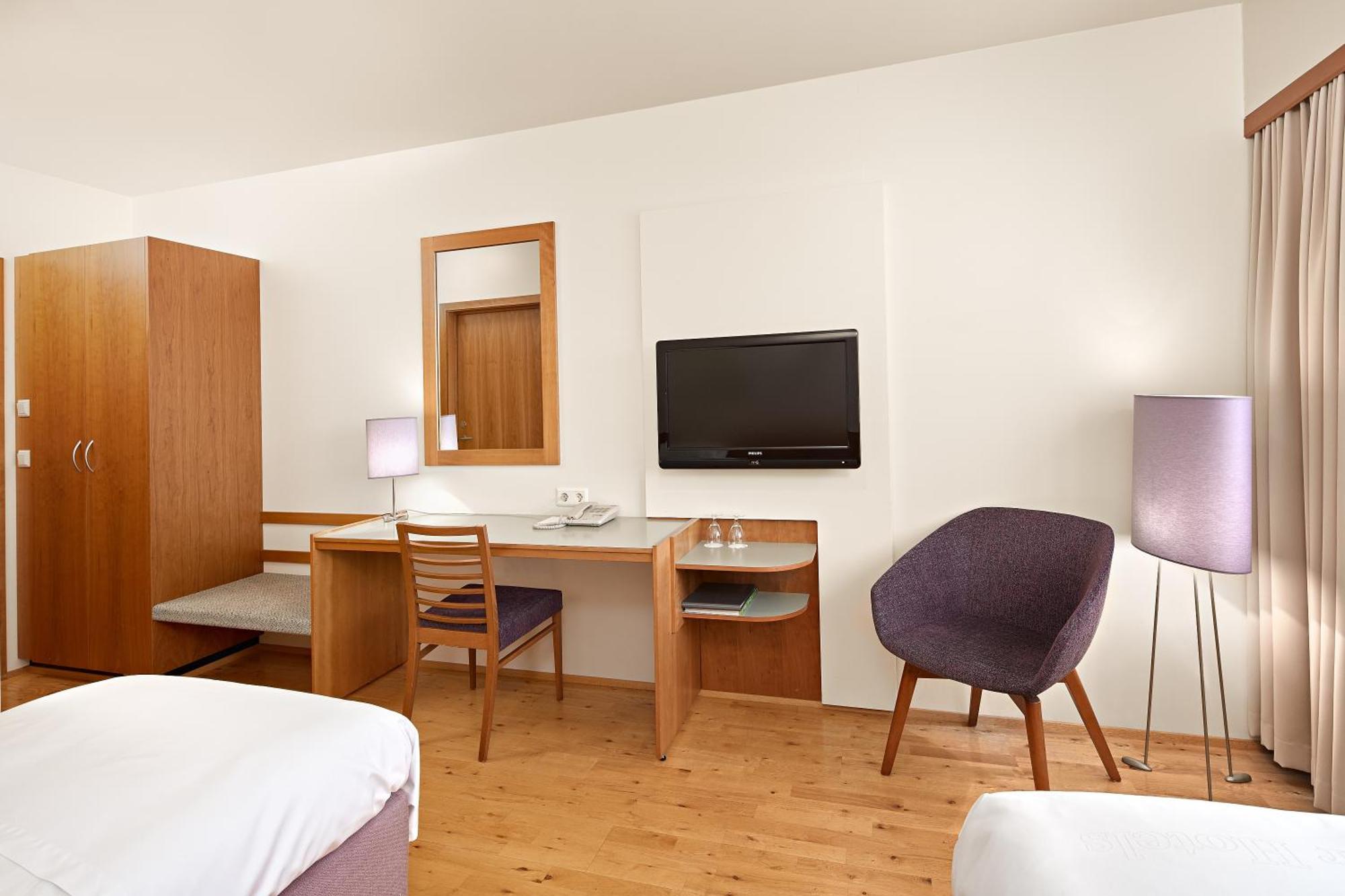 Twin Room,1742594356:JPEG